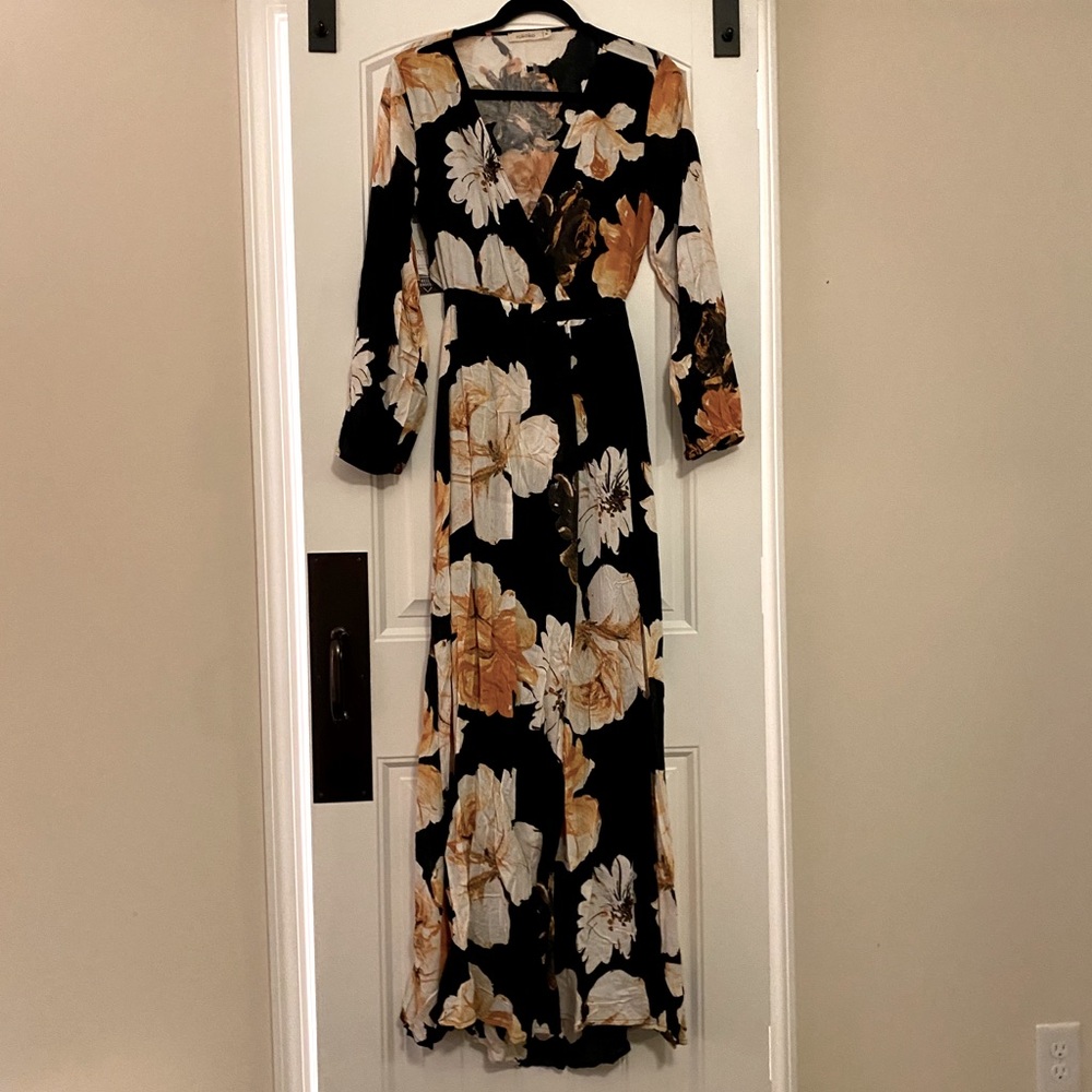 NWT boutique Floral Maxi dress Medium